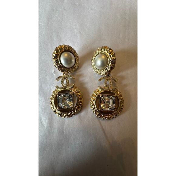 Chanel Modern Pearl and Rhinestone Pendant Statement Pierced Earrings CGHW - Picture 4 of 8